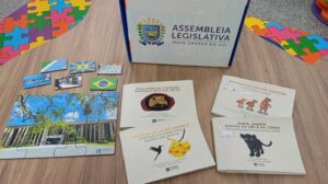 Material pedagógico apropriado para o conhecimento do Parlamento (Foto: Ana Cecília)