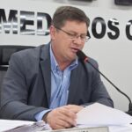 Bira destaca necessidade de lixeiras nos cruzamentos das vias centrais da cidade