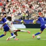 Inglaterra mostra sua força e vence Croácia por 4 a 2 em estreia eletrizante