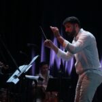 Primeiro maestro formado pelo Moinho Cultural assume regência de turnê nacional da Nova Orquestra