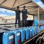 Receita e Polícia Federal bloqueiam 11 toneladas de insumo químico para cocaína e 10 toneladas de roupas contrafeitas