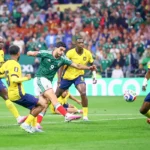 México bate Equador e avança às oitavas de final da Copa