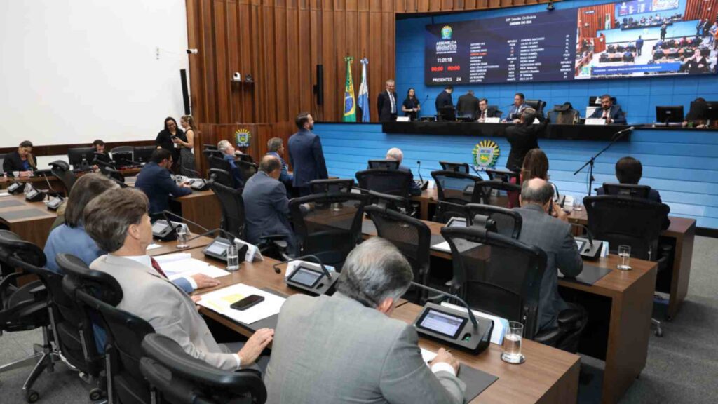 Com 16 reeleitos, Alems retoma pauta de votações nesta terça-feira